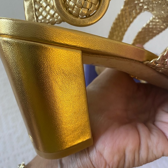 Stuart Weizmann Vicky Metallic Leather Sandals Gold - Picture 6 of 13